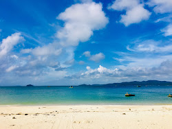 Photo de Hong Van Beach avec rivage droit, long