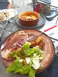 Raclette du Restaurant français Au Montagnard à Murol - n°8