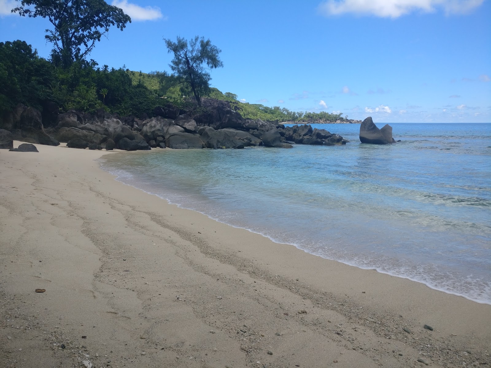 Foto van Wild beach met turquoise puur water oppervlakte