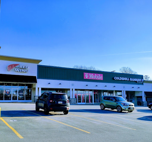 Shoe Store «Red Wing», reviews and photos, 10 Old Clairton Rd #4, Pleasant Hills, PA 15236, USA