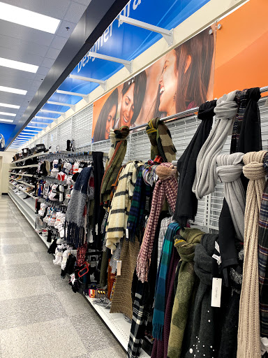 Clothing Store «Ross Dress for Less», reviews and photos, 701 N Milwaukee Ave, Vernon Hills, IL 60061, USA