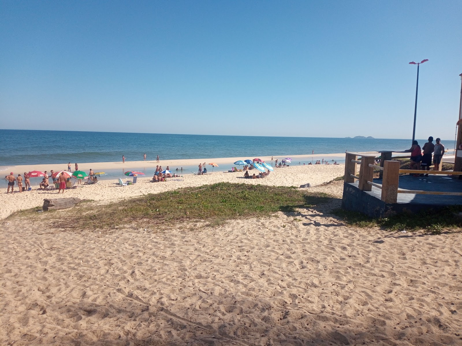 Φωτογραφία του Praia da Barra em Marica με επίπεδο καθαριότητας πολύ καθαρό