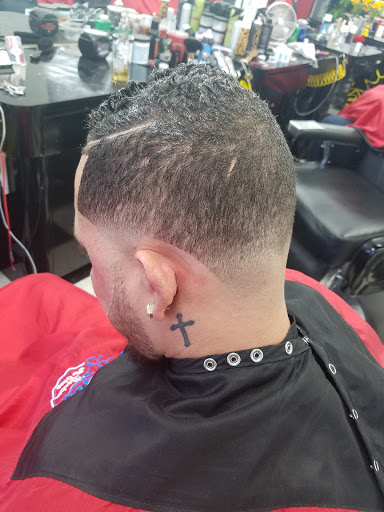 Barber Shop «Bueno Barbershop», reviews and photos, 463 NE 167th St, North Miami Beach, FL 33162, USA