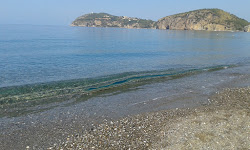 Mingardo Beach'in fotoğrafı uçurumlarla desteklenmiş