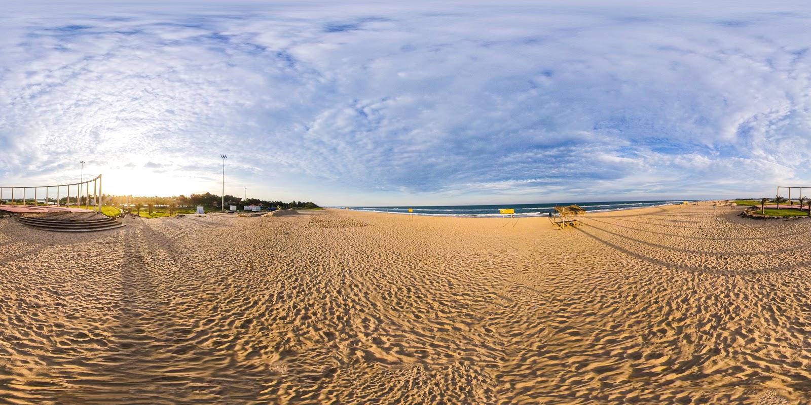 Foto de Eden Beach - lugar popular entre os apreciadores de relaxamento