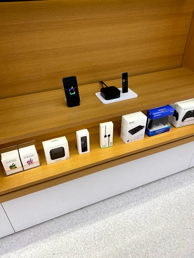 Computer Store «Apple Smith Haven», reviews and photos, 518 Smith Haven Mall, Lake Grove, NY 11755, USA