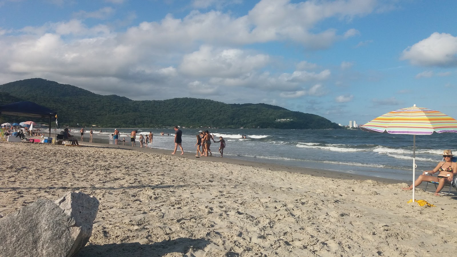Foto de Praia de Caieiras com alto nível de limpeza