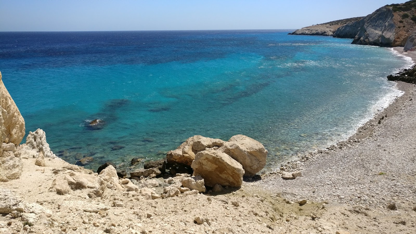 Foto av Lakoudi Beach med rymlig bukt