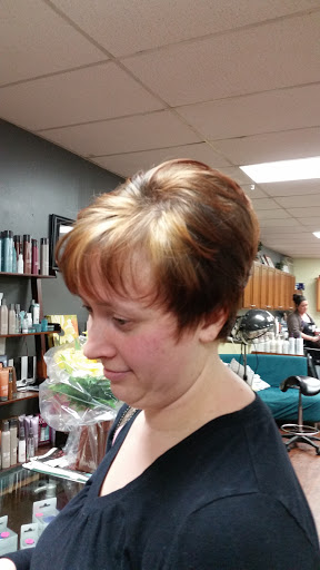 Beauty Salon «In The Cut Salon», reviews and photos, 3260 Southgate Pl SW #1, Cedar Rapids, IA 52404, USA