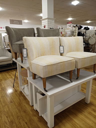 Department Store «T.J. Maxx & HomeGoods», reviews and photos, 105 Middlesex Ave, Somerville, MA 02145, USA