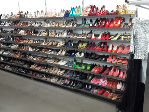 Thrift Store «99th & Camelback Goodwill Retail Store & Donation Center», reviews and photos, 10005 W Camelback Rd, Phoenix, AZ 85037, USA