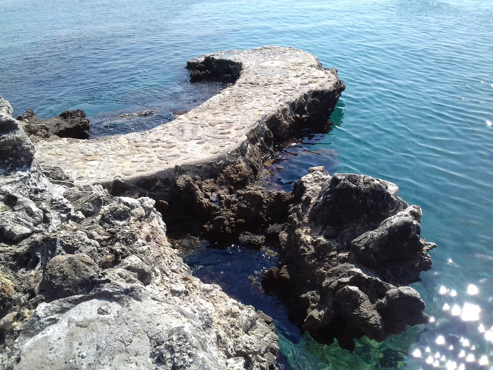 Fotografie cu Plaja Mythos - locul popular printre cunoscătorii de relaxare