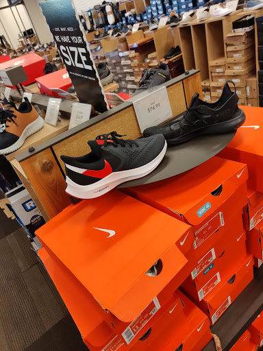 Shoe Store «DSW Designer Shoe Warehouse», reviews and photos, 2485 Richmond Ave, Staten Island, NY 10314, USA