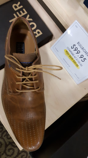 Shoe Store «DSW Designer Shoe Warehouse», reviews and photos, 2100 Park Manor Blvd, Pittsburgh, PA 15205, USA