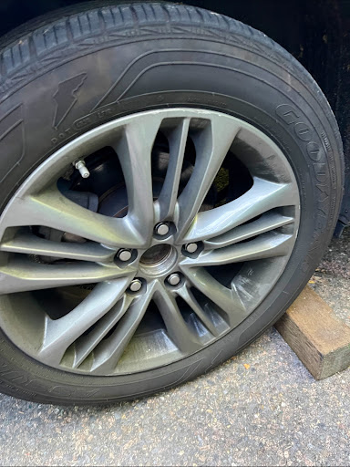 Tire Shop «Discount Tire Store - Kirkland, WA», reviews and photos, 12410 NE 124th St, Kirkland, WA 98034, USA