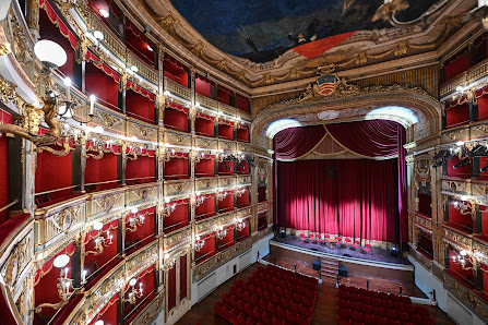 Teatro Municipale Giuseppe Verdi Piazza Matteo Luciani, 1, 84121 Salerno SA, Italia