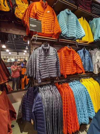 Clothing Store «The North Face Outlet», reviews and photos, 8555 San Ysidro Ave Ste 20, Gilroy, CA 95020, USA