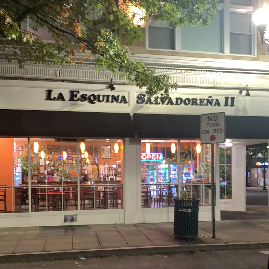 La Esquina Salvadoreña Restaurant Bar 10801