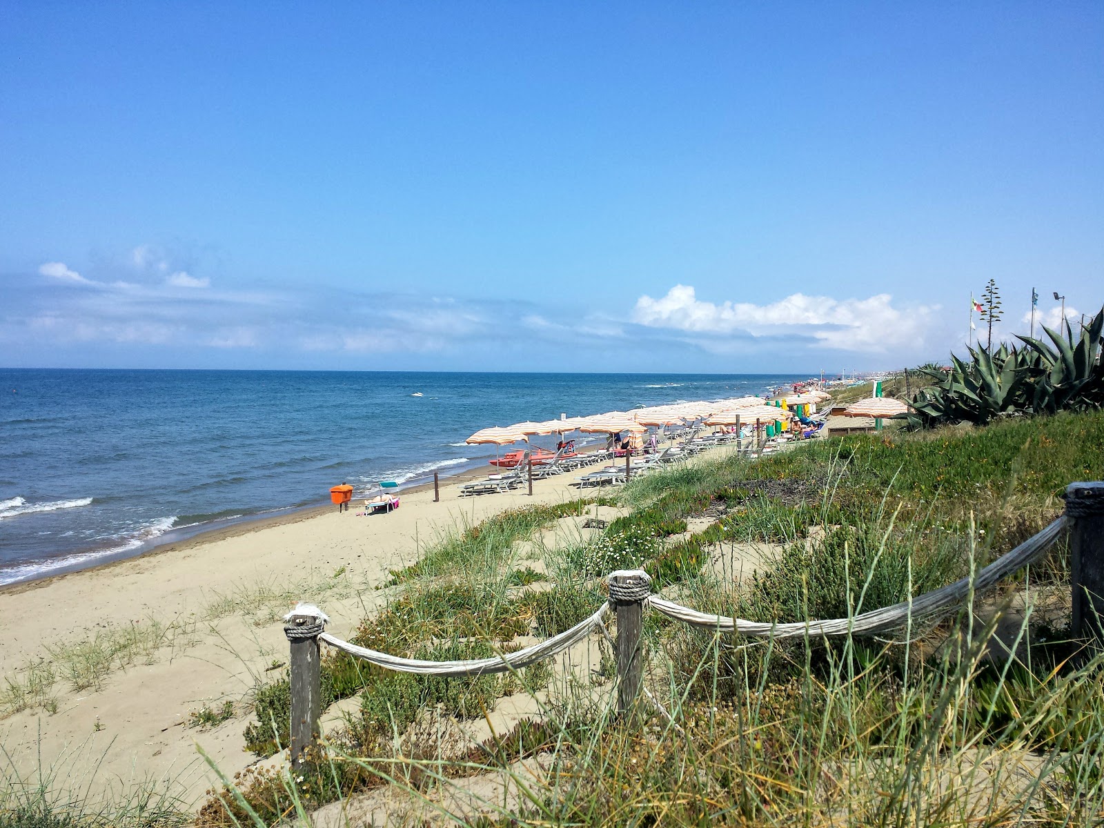 Foto di Spiaggia delle Sterlizie con una superficie del sabbia beige