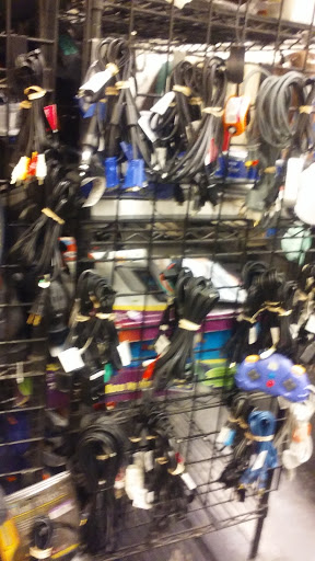 Thrift Store «Lindsay & Warner Goodwill Retail Store & Donation Center», reviews and photos, 874 E Warner Rd, Gilbert, AZ 85296, USA