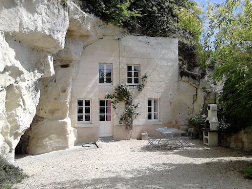 Le Troglo: Location gîte vacances troglodyte séjour insolite trogloditique vignoble vélo détente atypique au calme proche abbaye de fontevraud CHINON TOURAINE LOIRE 37 à Beaumont-en-Véron