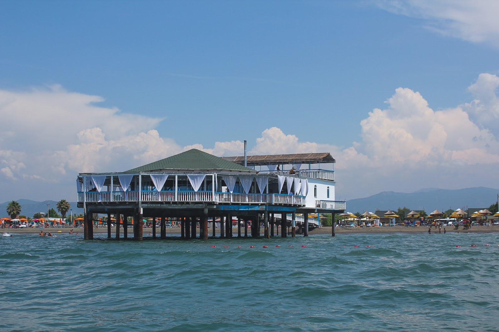 Fotografija Tale beach z turkizna čista voda površino