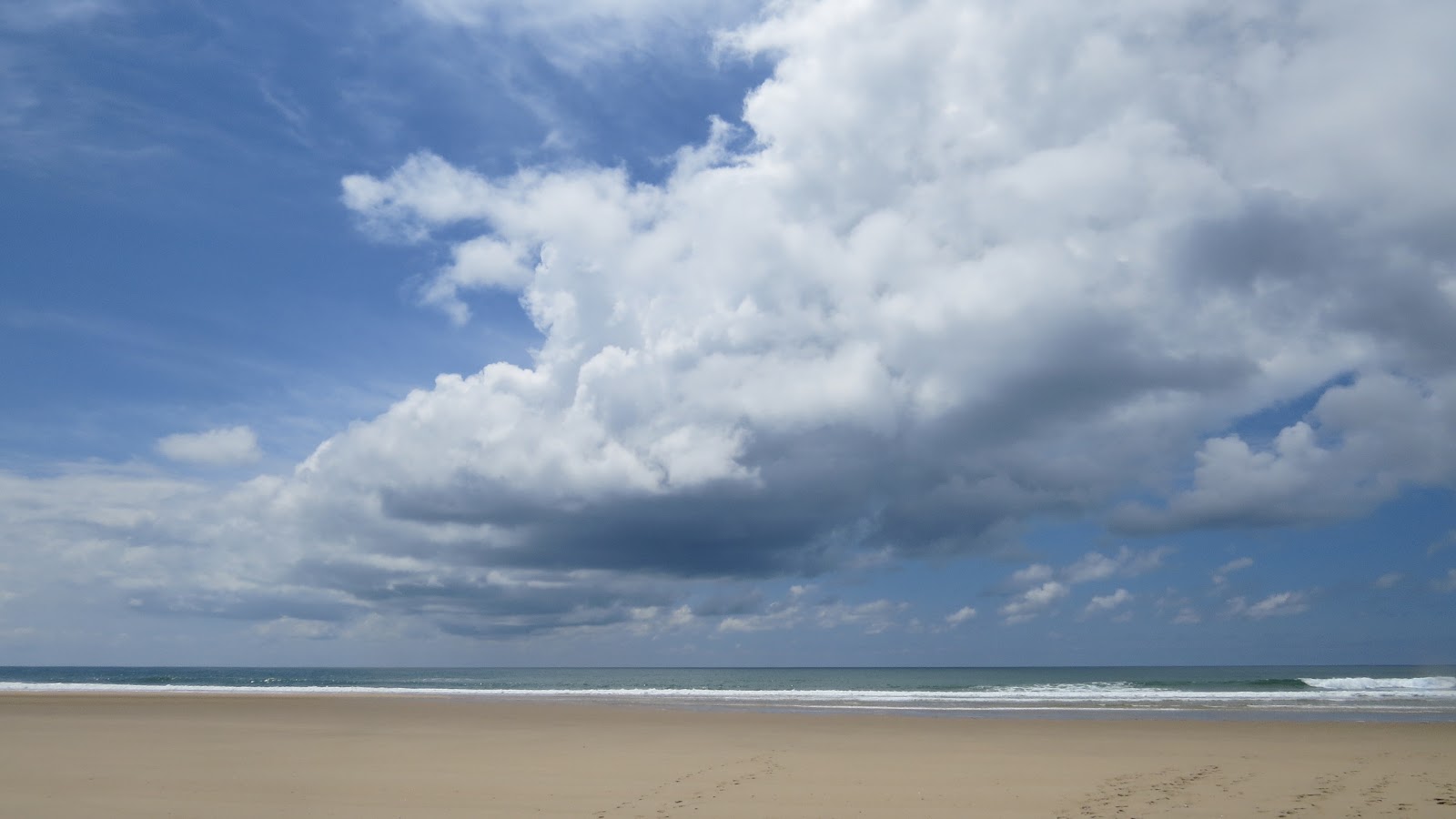 Foto van Bouverie beach met turquoise puur water oppervlakte