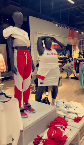 Clothing Store «Nike Lenox», reviews and photos, 3393 Peachtree Rd, Atlanta, GA 30326, USA