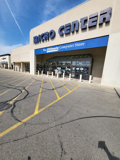 Computer Store «Micro Center», reviews and photos, 2645 N Elston Ave, Chicago, IL 60647, USA