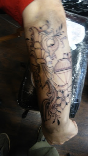 Tattoo Shop «Sink or Swim Tattoo», reviews and photos, 11100 Monroe Rd, Matthews, NC 28105, USA