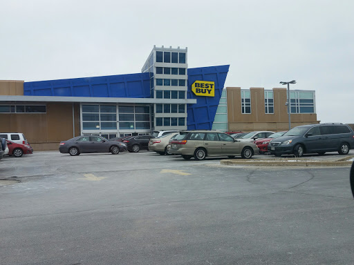 Best Buy, 2401 N Mayfair Rd, Wauwatosa, WI 53226, USA, 