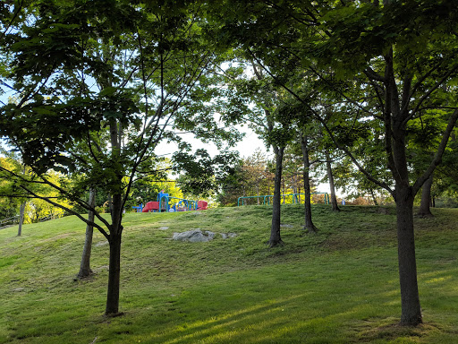 Memorial Park «Captain Stephen Olney Memorial Park», reviews and photos, Smithfield Rd, North Providence, RI 02904, USA