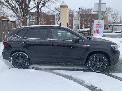 Volkswagen Dealer «Larry Roesch Volkswagen», reviews and photos, 313 W Grand Ave, Bensenville, IL 60106, USA