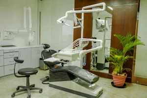 Maeoris Dental Implants and Esthetic Care Centre image