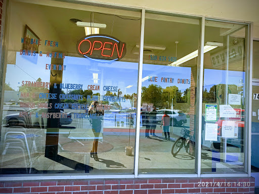 Blue Pantry Donuts, 741 Colusa Ave, Yuba City, CA 95991, USA, 