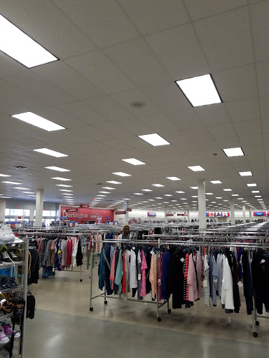 Clothing Store «Burlington Coat Factory», reviews and photos, 3350 Steelyard Dr, Cleveland, OH 44109, USA