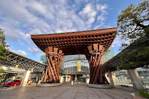 Tsuzumi-mon Gate image