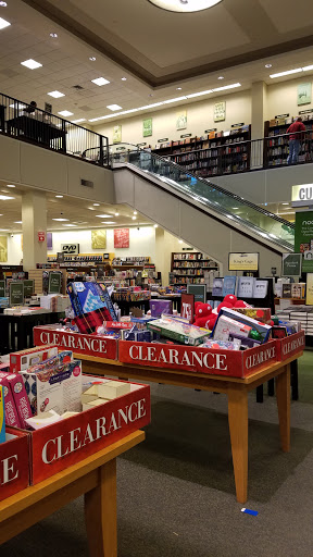 Book Store «Barnes & Noble», reviews and photos, 5959 Triangle Town Blvd, Raleigh, NC 27616, USA