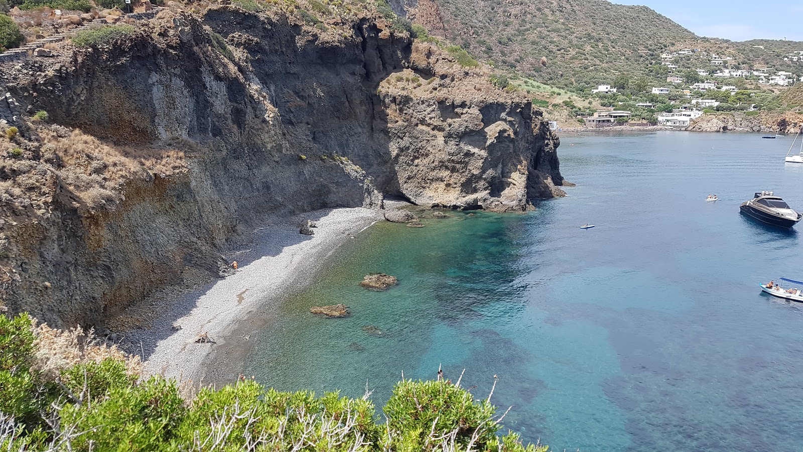 Foto av Junco cove beach med medium nivå av renlighet