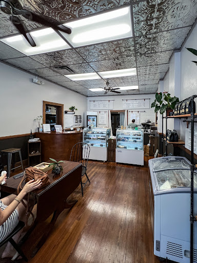 Dessert Shop «Le Petit Sweet», reviews and photos, 110 W 5th Ave, Mt Dora, FL 32757, USA