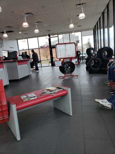 Tire Shop «Discount Tire Store - Algonquin, IL», reviews and photos, 2341 W Algonquin Rd, Algonquin, IL 60102, USA