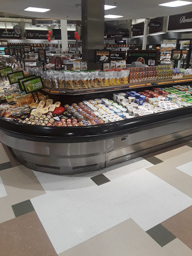 Grocery Store «Harris Teeter», reviews and photos, 2080 Kildaire Farm Rd, Cary, NC 27511, USA