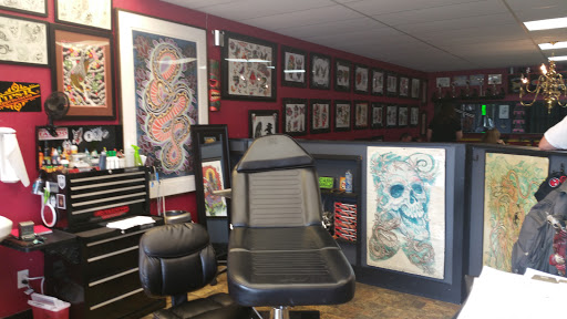 Tattoo Shop «Revelation Tattoo», reviews and photos, 7208 N Oak Trafficway, Gladstone, MO 64118, USA