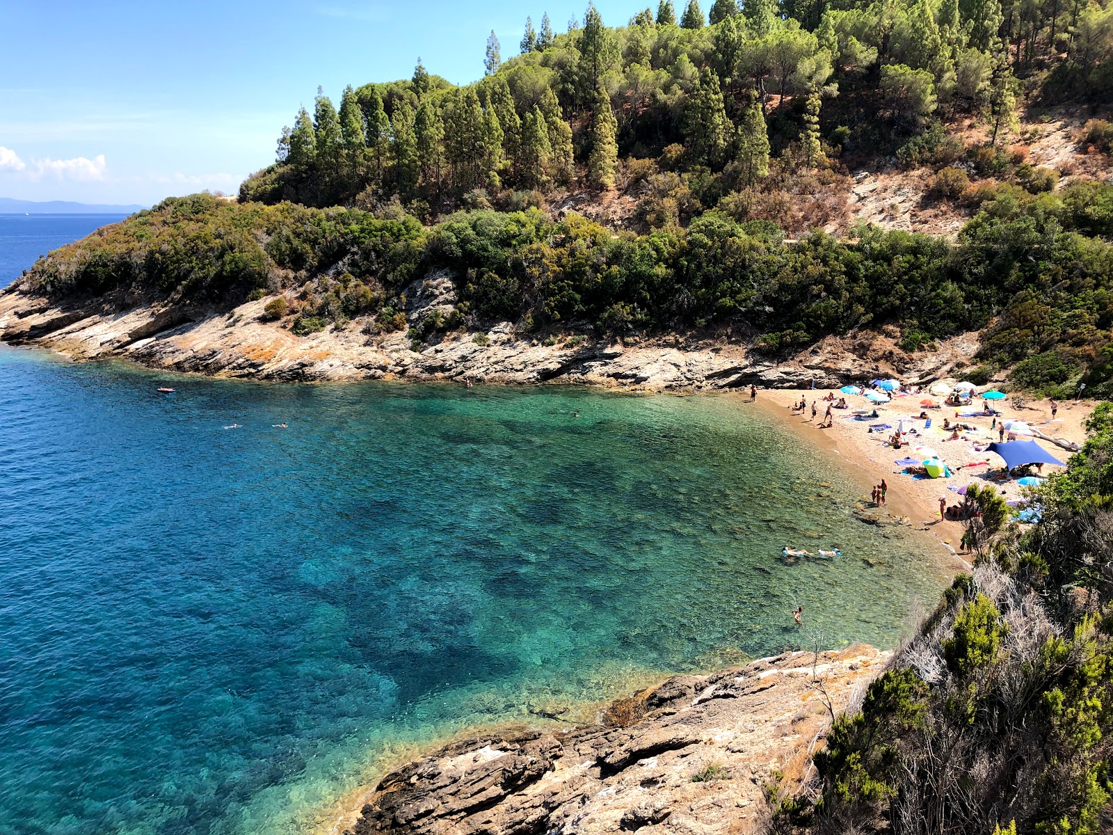 Foto de Buzzancone or Cera com areia cinza e seixos superfície