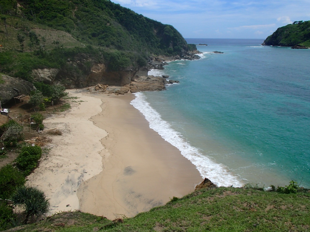 Foto de Tebuak Beach con muy limpio nivel de limpieza