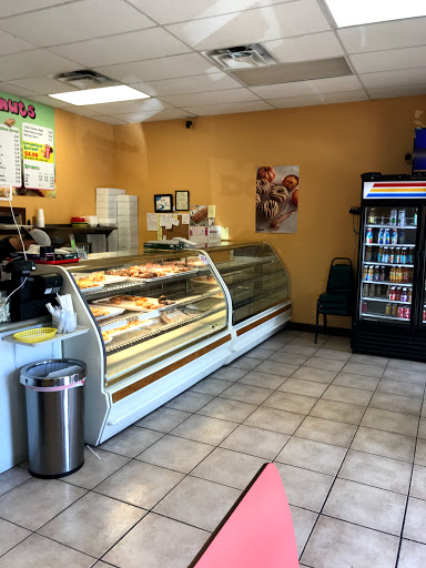 Donut Shop «Hole In One Donut 3», reviews and photos, 14406 N Florida Ave, Tampa, FL 33613, USA