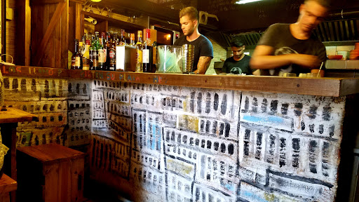 Bars to work in Havana
