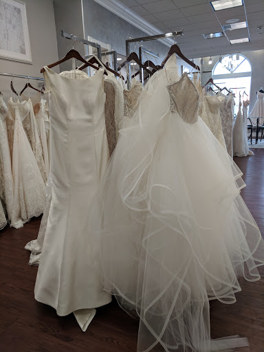 Bridal Shop «Bella Bianca Bridal», reviews and photos, 17W527 E Roosevelt Rd, Oakbrook Terrace, IL 60181, USA