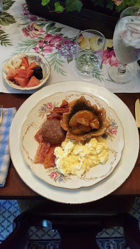 Lodge «The Farmhouse Inn», reviews and photos, 108 W Swan St, Centerville, TN 37033, USA