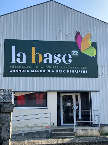 LA BASE 22 à Penvénan